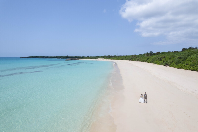 どこまでも続く白砂のビーチで