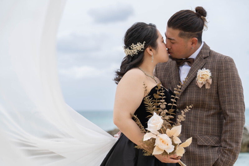 自然体で紡ぐ大人のビーチフォトウェディング