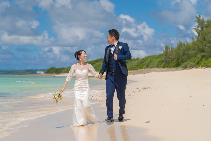 波打ち際を歩く