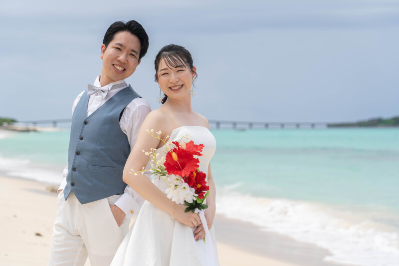 海を背景に刻む、ふたりらしい記念写真