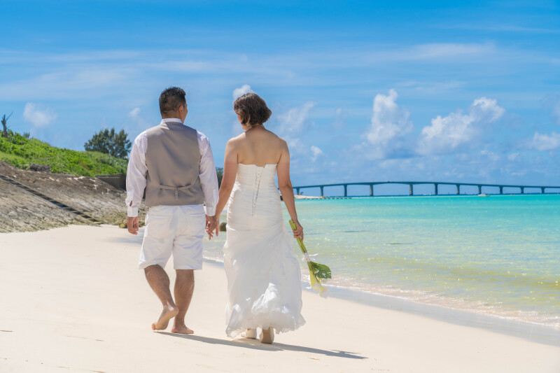 橋を眺めながらの散策