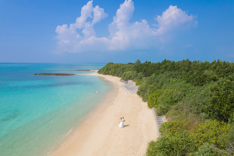 ふたりを包む壮大なビーチ