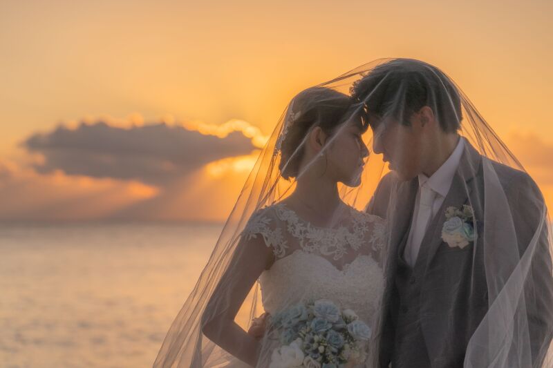 黄金色の光に包まれるロマンティックベール