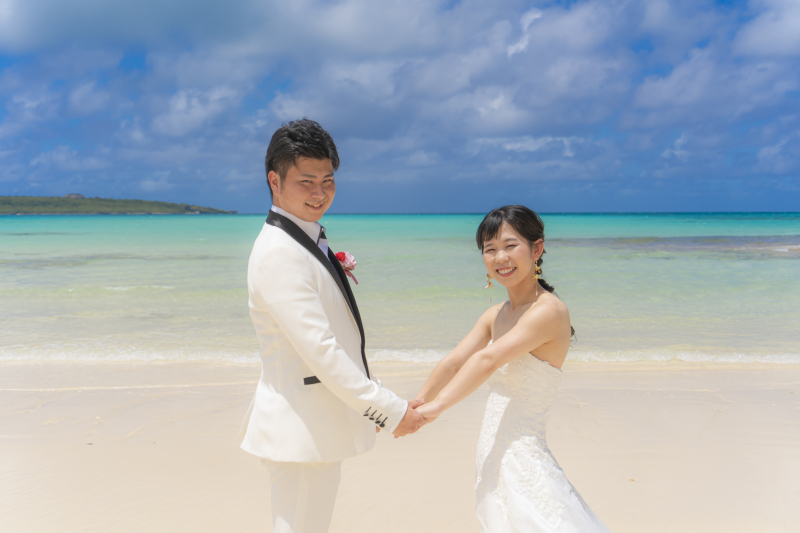 ぎゅっと手を握って♡