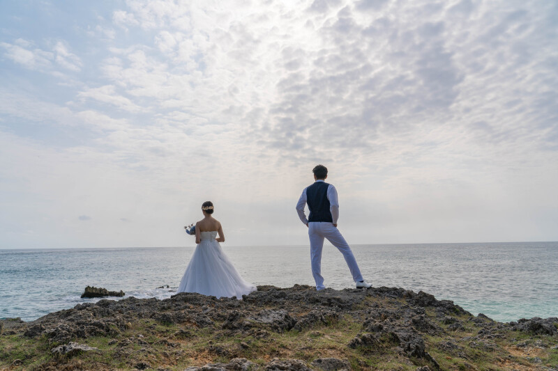 岩場でのダイナミックなシルエット