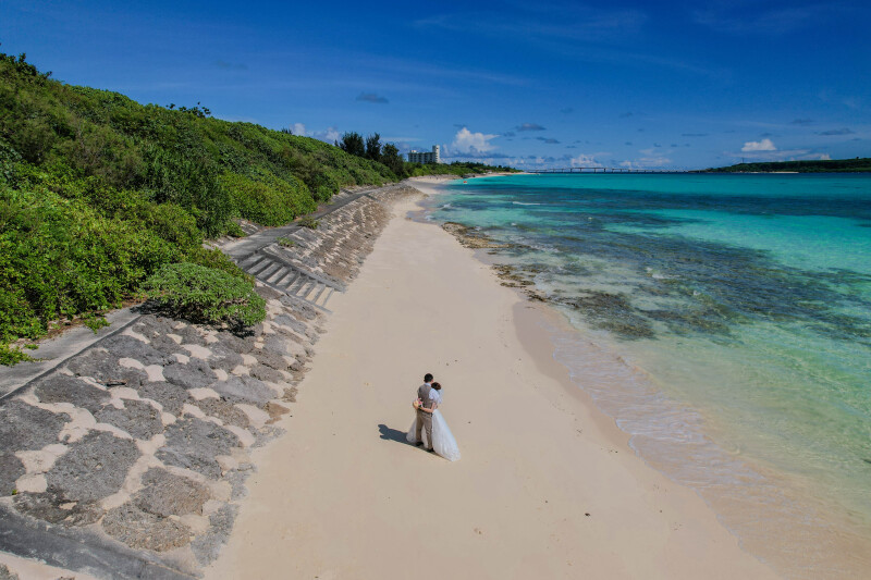 海と空に包まれる、ふたりだけの時間