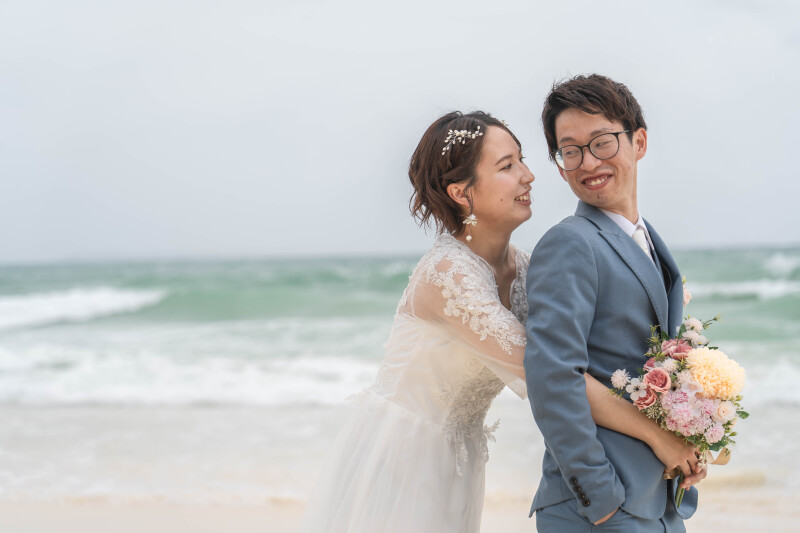 笑顔あふれるハグ