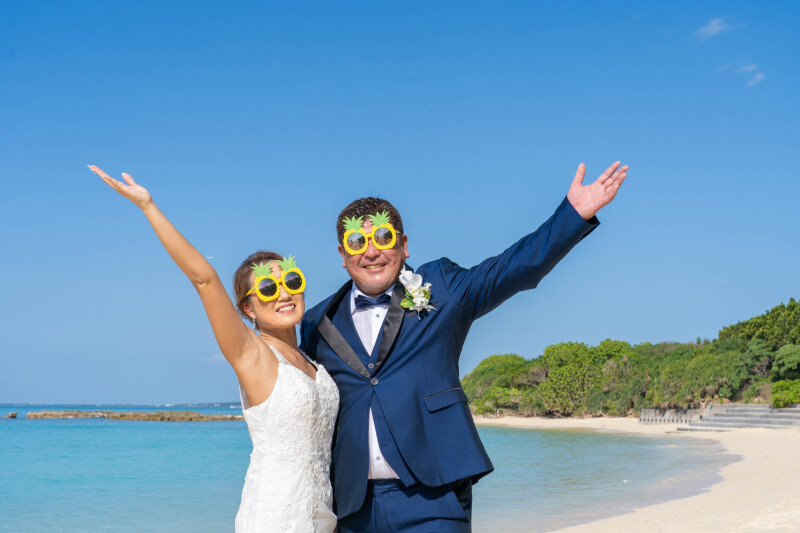 南国ビーチで弾ける笑顔