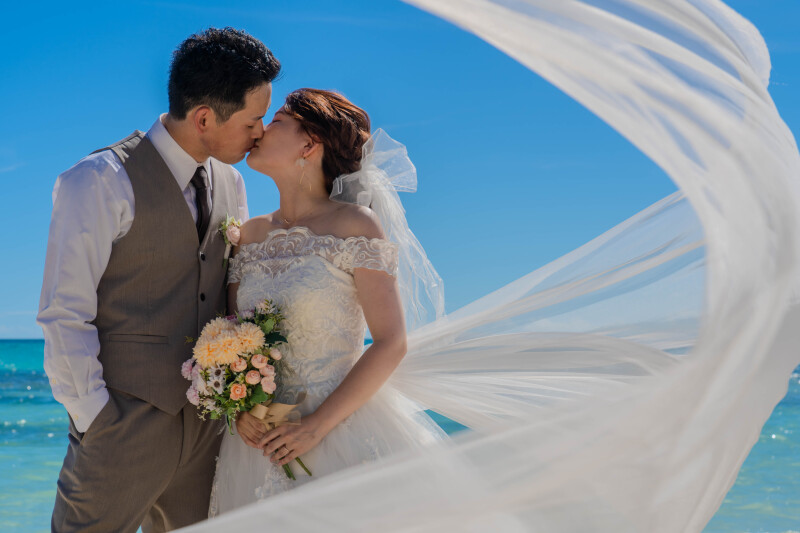 風に揺れるベールと、重なる想い