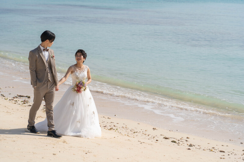 波打ち際を歩く