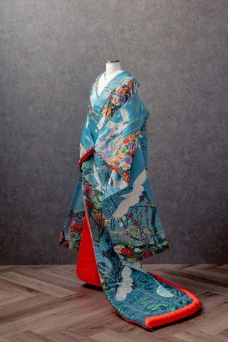 ブルー地　梅藤牡丹