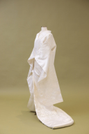 ★純白立体刺繍