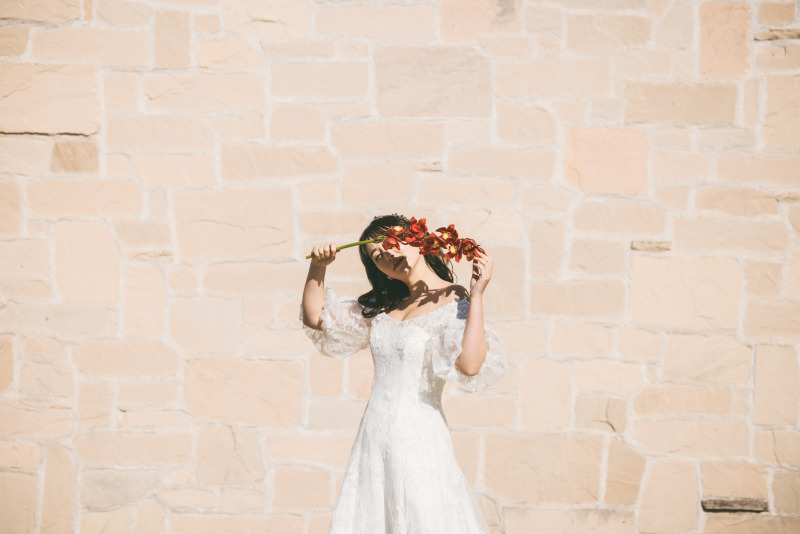 外国のようなピンクベージュの石壁