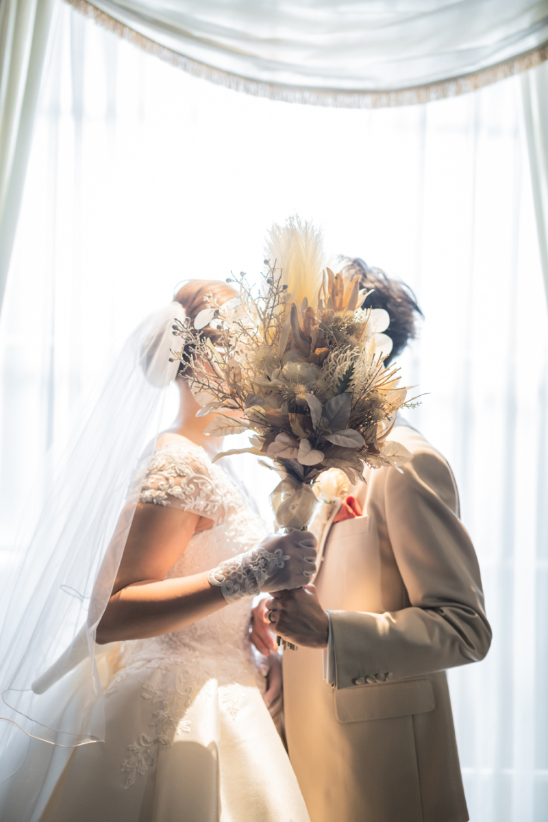 ブーケでお顔隠し