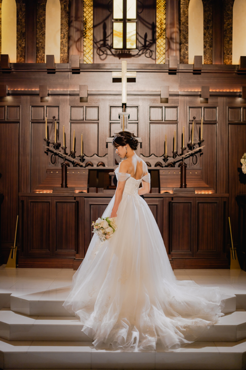 ウェディングドレス　バックショット