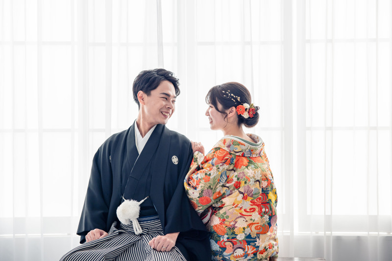 カーテンの光に包まれて