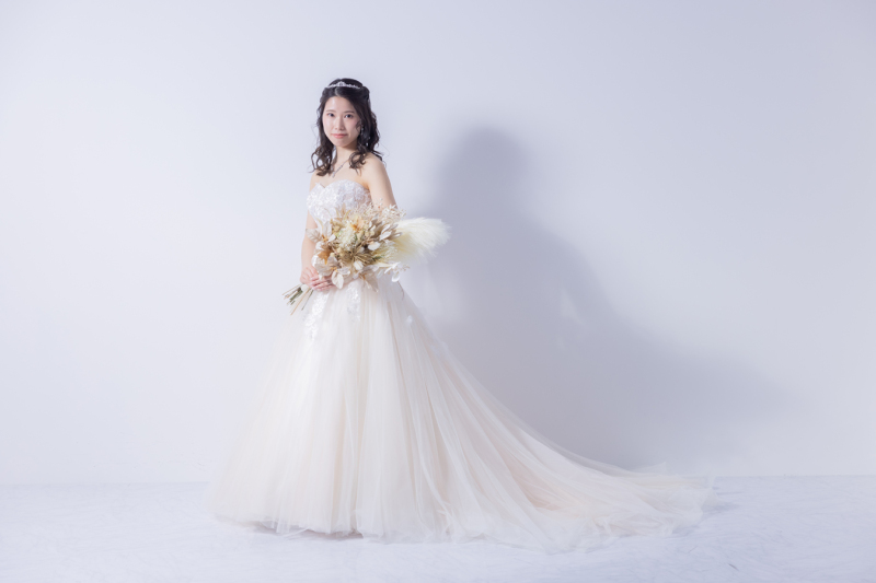 ベージュウェディングドレス