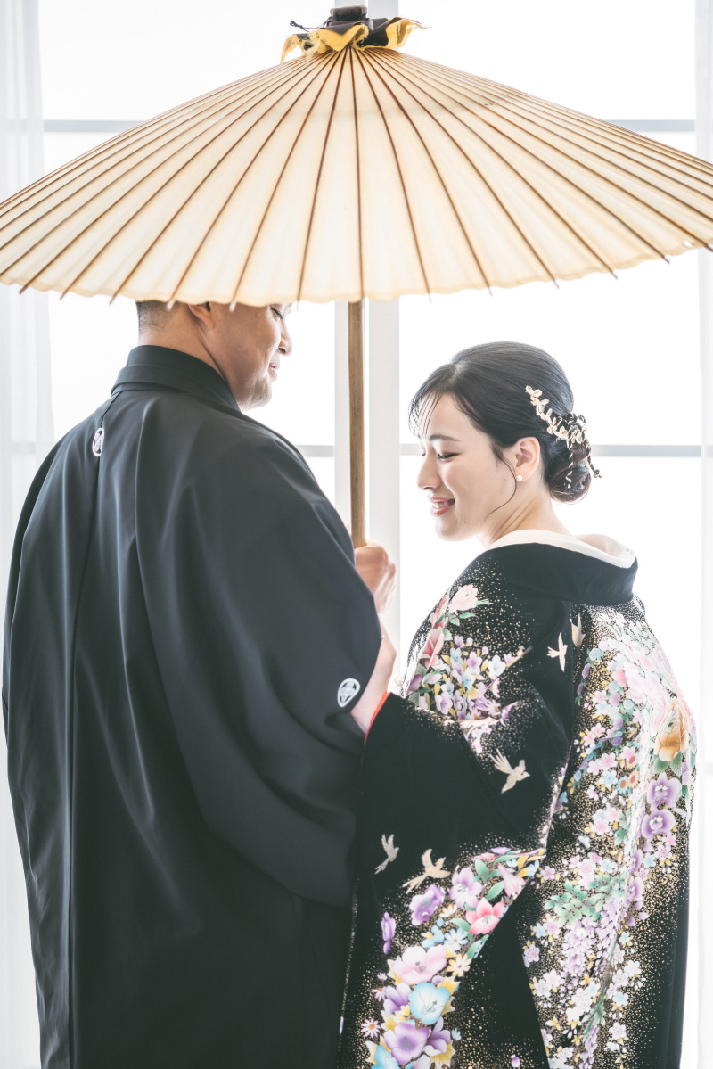 白傘&times;黒衣装