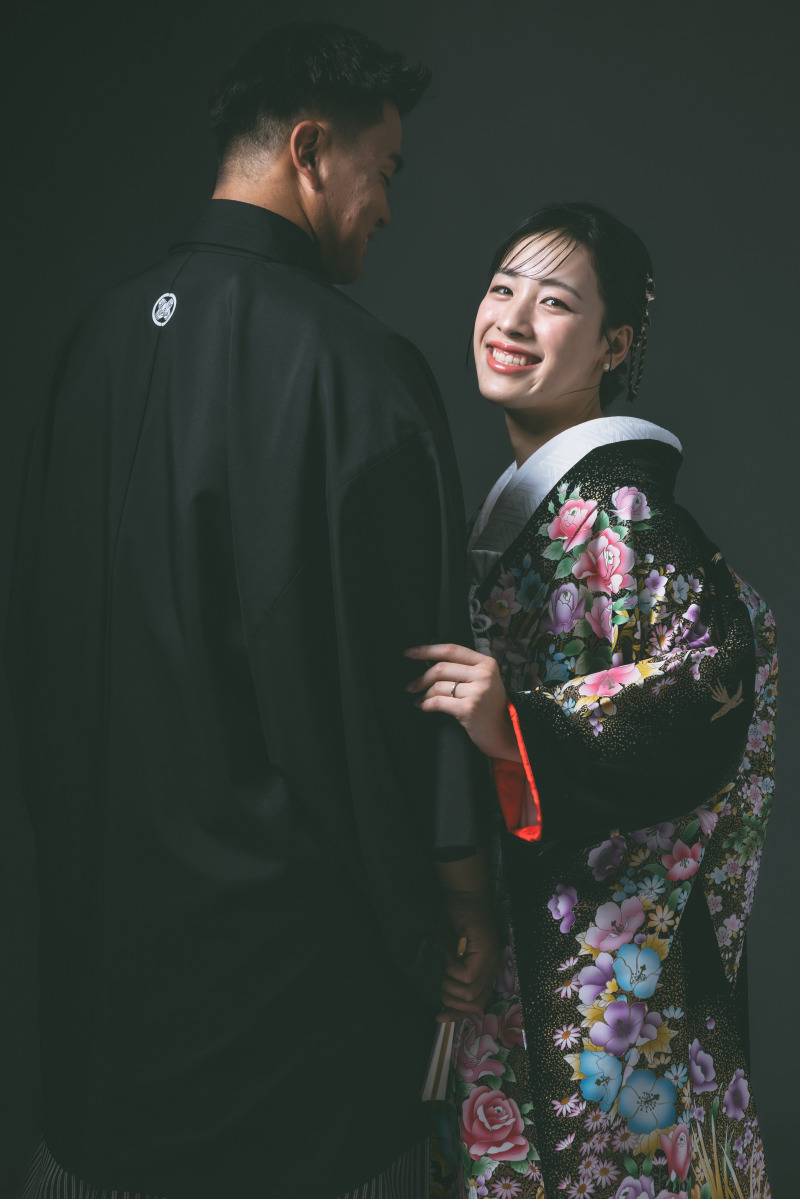 黒の色打掛で大人らしさを