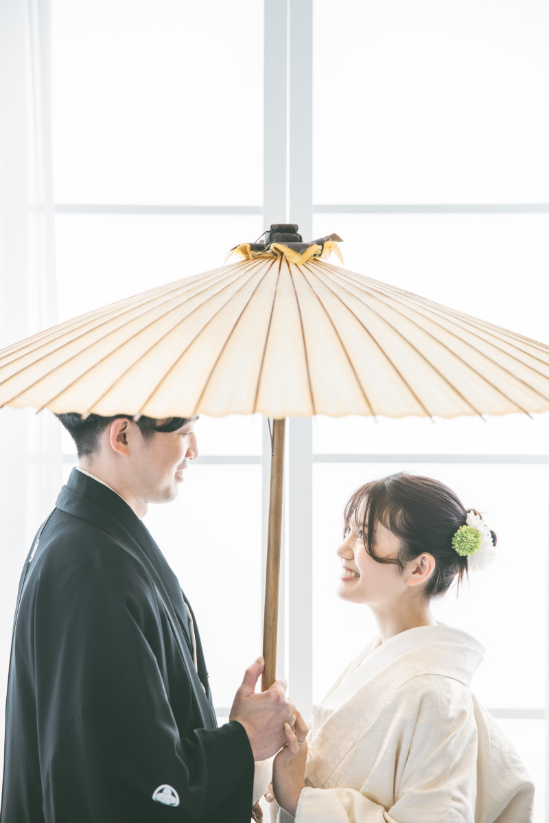 白無垢&times;白の和傘