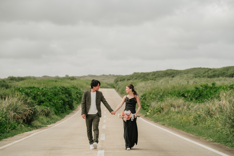 手を取り合って♪