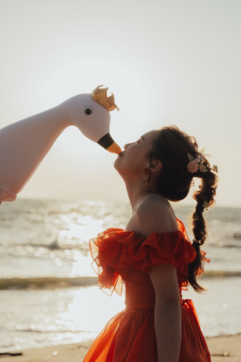 白鳥の被り物を持ってこられた旦那さま♪