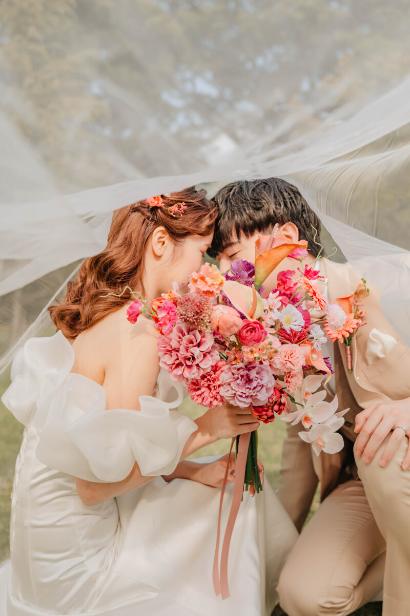 ベールに包まれて