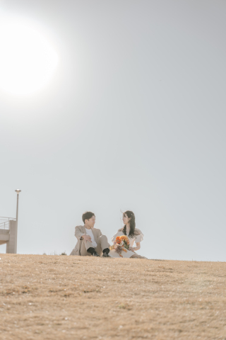 暖色コーデ＆ブーケでおしゃれ撮影