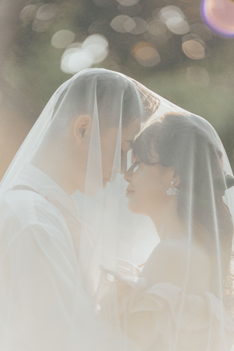 ベールに包まれて