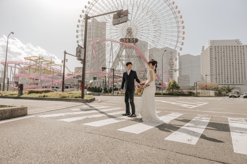 観覧車をバックに