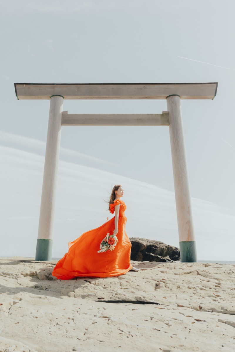 つぶて浦の撮影なら鳥居の前で！