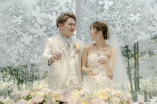 挙式当日に撮影と編集を行い、披露宴のフィナーレを彩るエンドロールとして上映いたします!