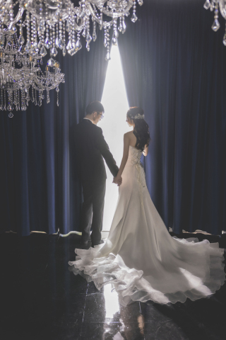 シャンデリアルームバックショット