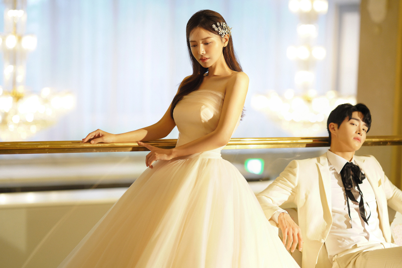 【安心プラン】20ページアルバム ドレス3着 私服撮影付  ヘアメイク付・全データ約400カット付・スタジオ&館内・ロケーション