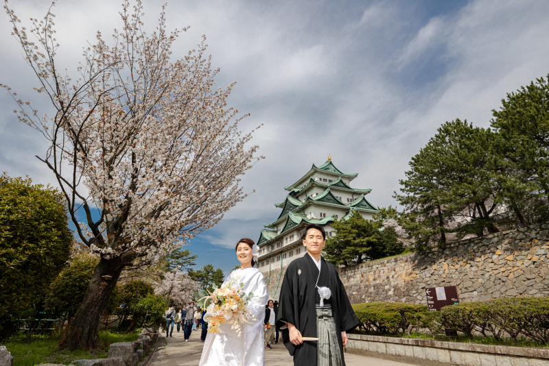 名古屋城をバックに
