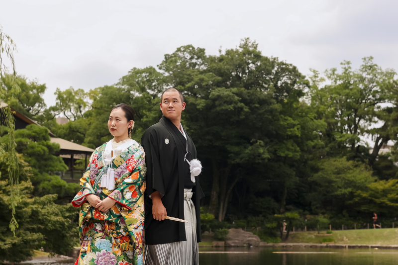 背中を合わせて