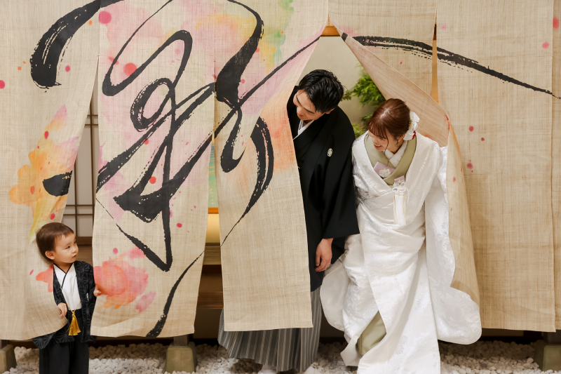 暖簾からひょこっ