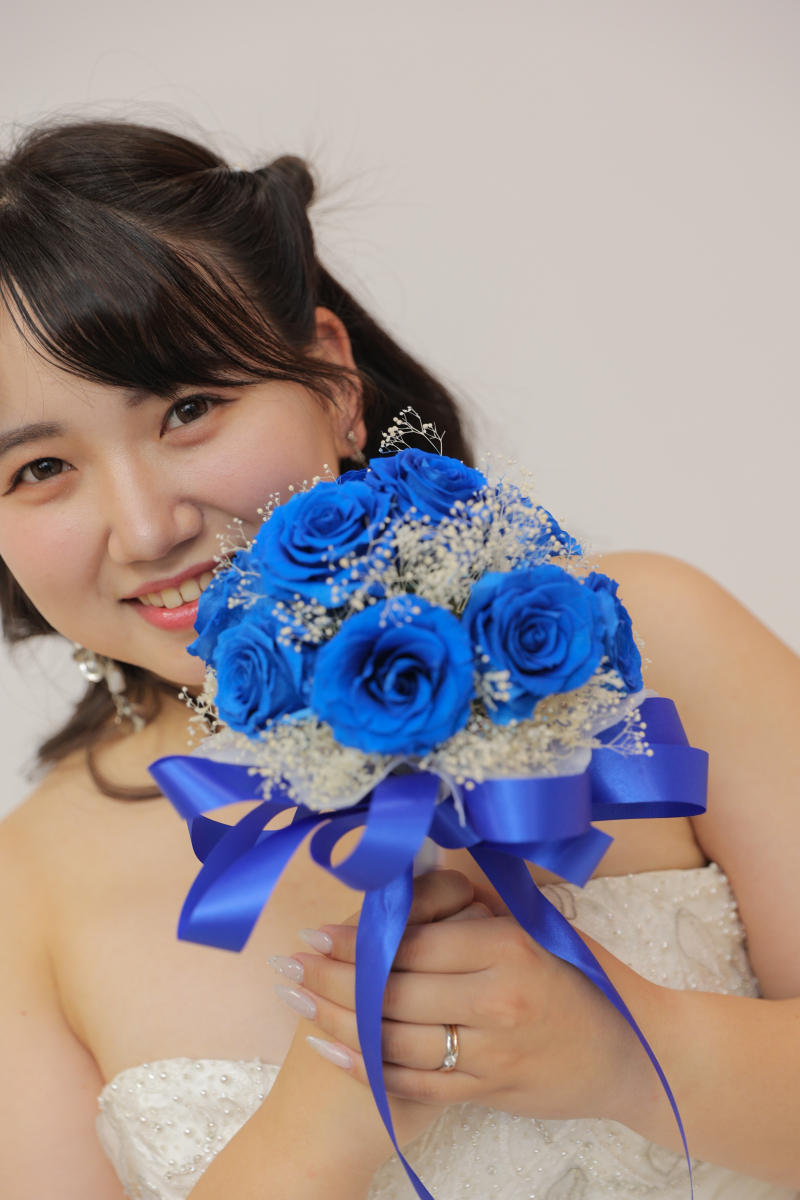 青い花束に想いを込めて