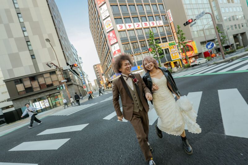 街を駆けるふたりの未来