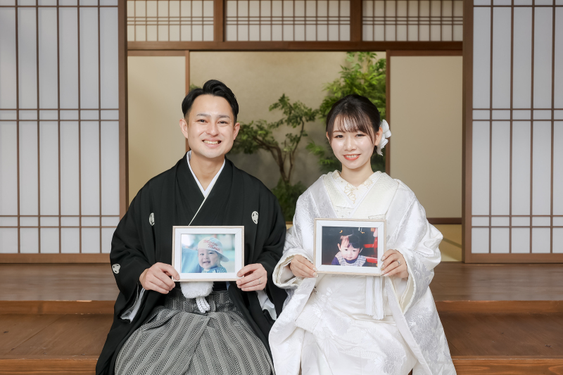 座って、並んで