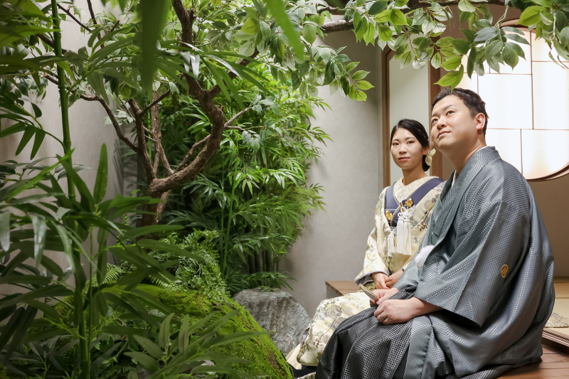 縁側に腰掛けて