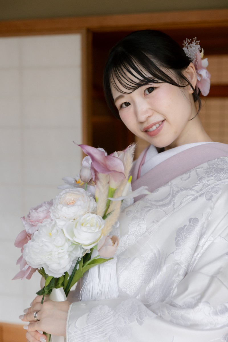 花束に映る晴れ姿