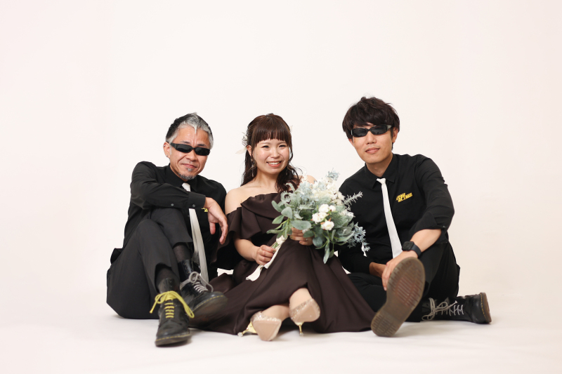 まるでアーティスト写真