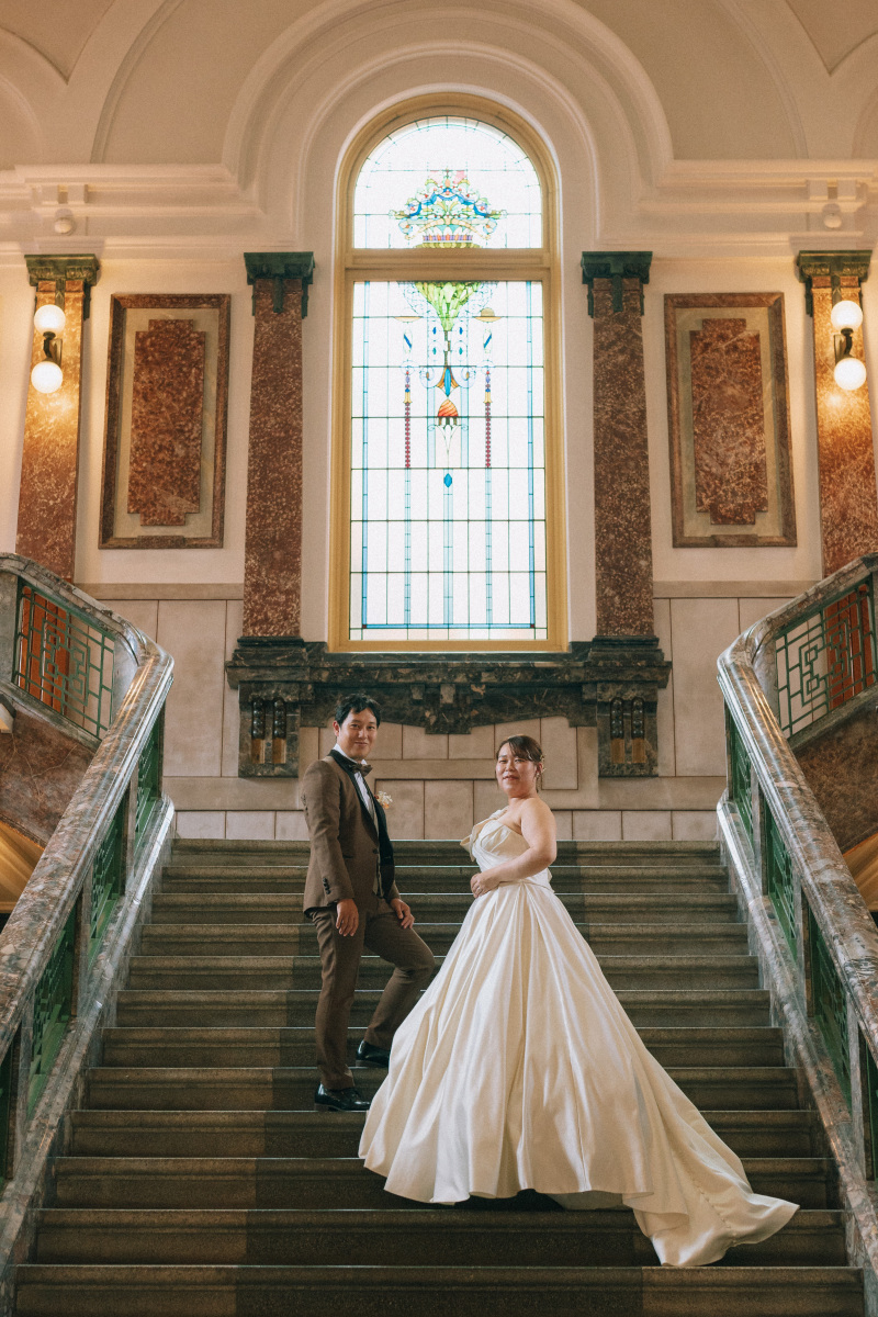 市政資料館の大階段で