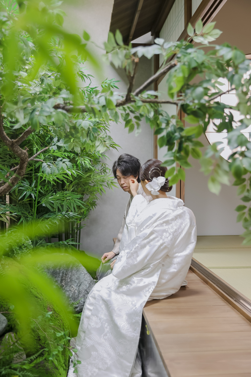 縁側でくつろいで