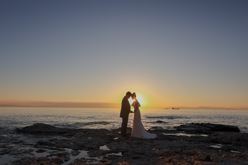 沈みゆく夕日と