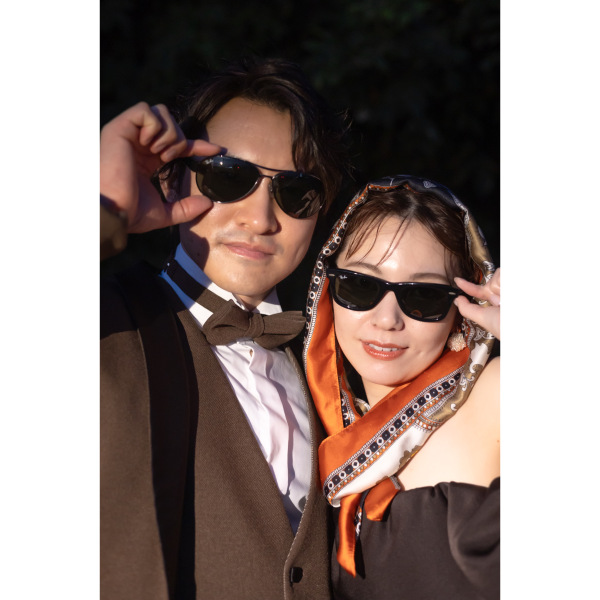 ドレスにサングラスにスカーフに!