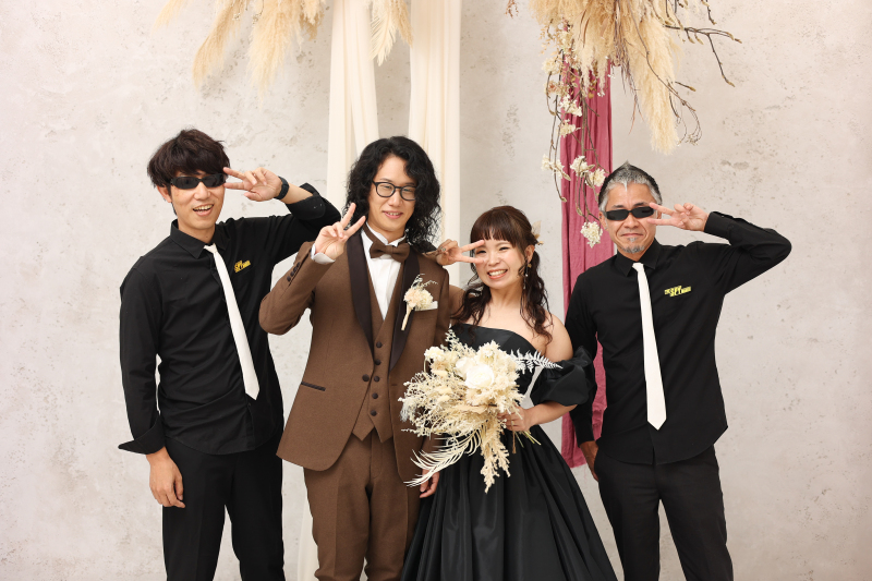 ラフなポーズでも