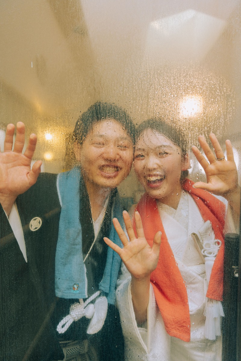 ガラスの向こうで、笑顔も湯気も全開!