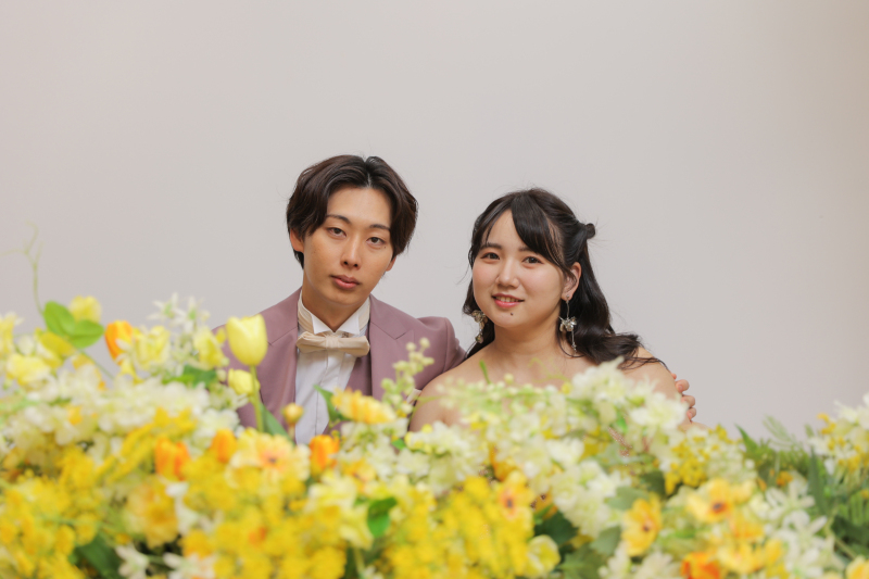 花々に囲まれて
